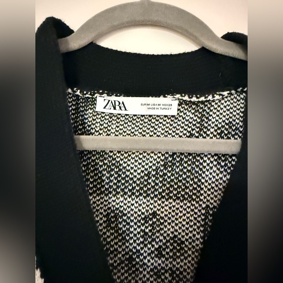 Zara Black and White Heart Pattern Cardigan - Picture 2 of 7